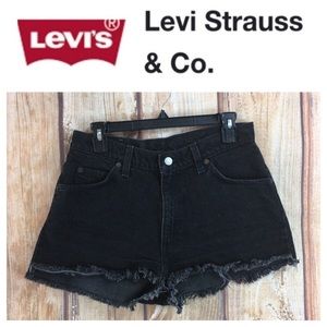 💸Vintage LEVI’s Relaxed Fit Cutoffs Size 11